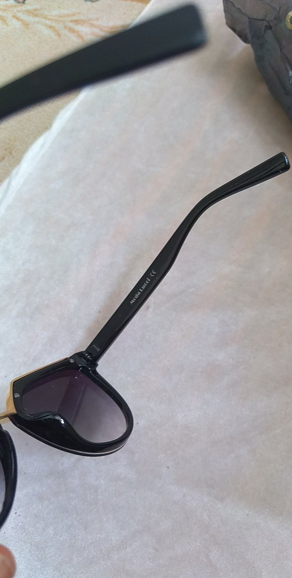 Gold detaylı güneş gözlüğü - Görsel 3