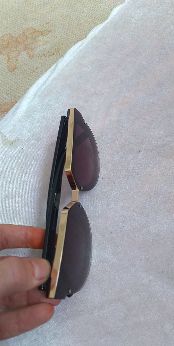 Gold detaylı güneş gözlüğü - Görsel 2