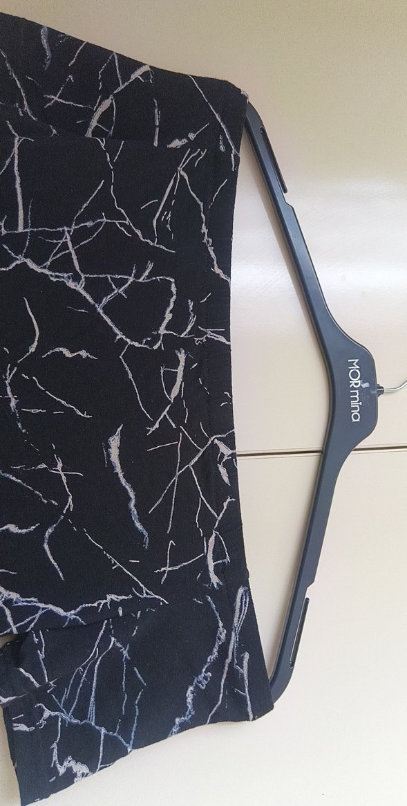 Siyah Desenli Kısa Kollu Midi Elbise - Görsel 3