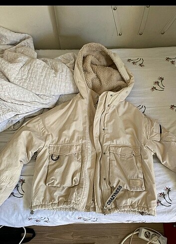 Bershka krem mont