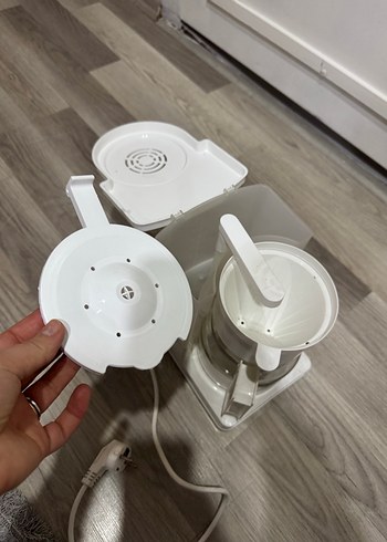 Beyaz ve Gri Kahve Makinesi filtre kahve - Görsel 3