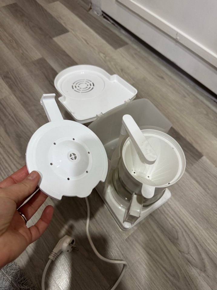 Beyaz ve Gri Kahve Makinesi filtre kahve - Görsel 3