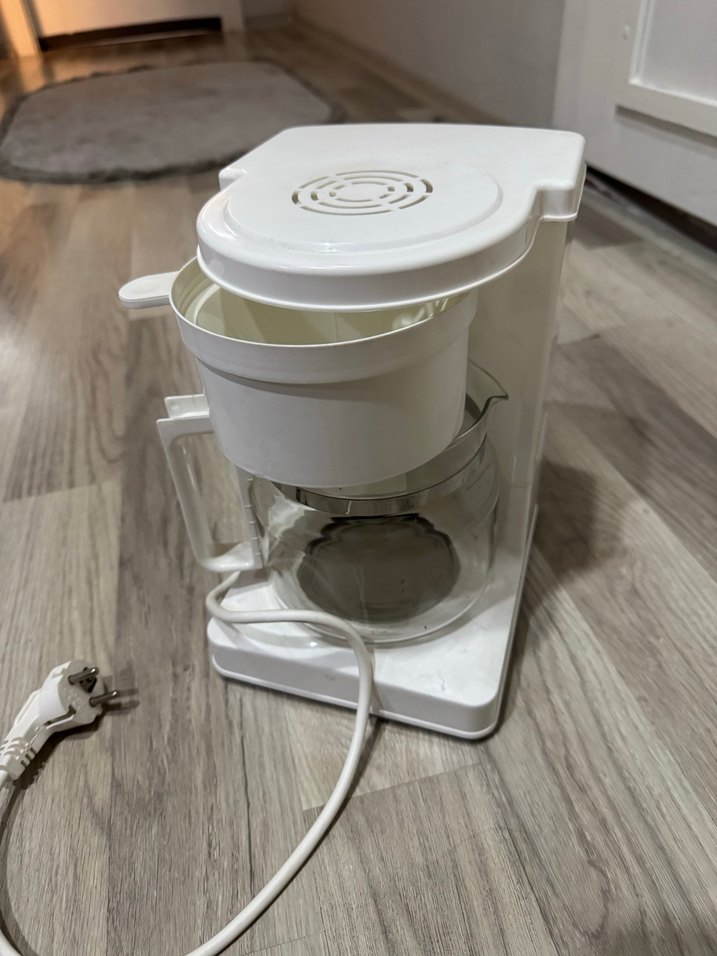 Beyaz ve Gri Kahve Makinesi filtre kahve - Görsel 5