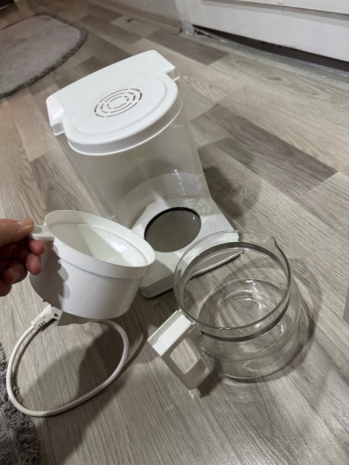 Beyaz ve Gri Kahve Makinesi filtre kahve - Görsel 4