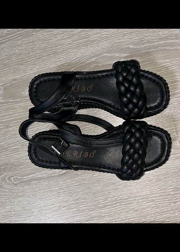Diğer Siyah Hasır Bantlı Dolgu Topuklu Sandalet