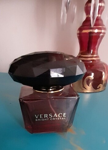 Versace VERSACE BRIGHT CRYSTAL 0 ORJINAL 90 ml içi 4/1 mevcut o nedenle 