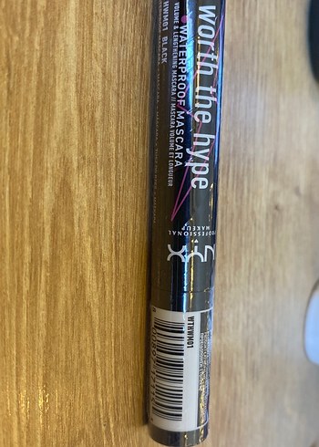 NYX Suya Dayanıklı Siyah Maskara