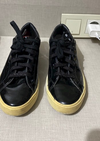 Siyah Rugan Bağcıklı Kadın Sneaker