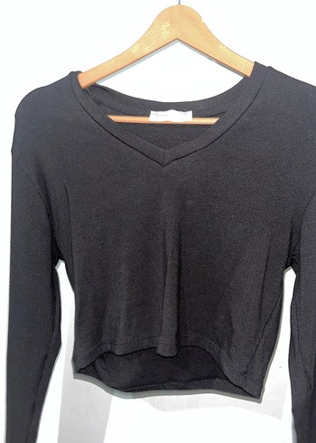 Siyah V Yaka Uzun Kollu Crop Top - Görsel 3