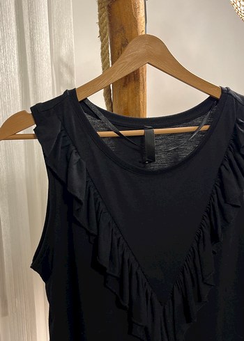 Siyah V Yaka Fırfırlı Kolsuz Bluz - Görsel 3