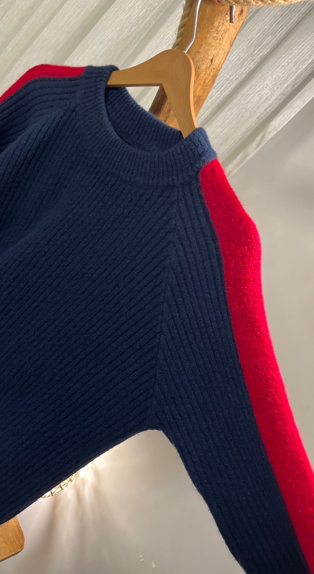 Kırmızı Şeritli Örgü Kadın Kazak - Görsel 3