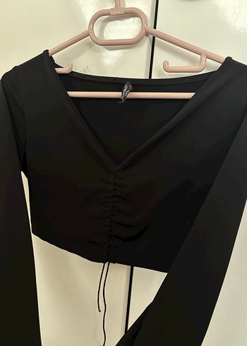 Siyah V Yaka Uzun Kollu Kadın crop - Görsel 2