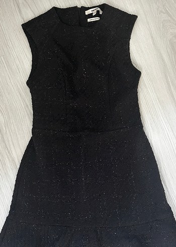 Siyah V Yaka Kolsuz Elbise