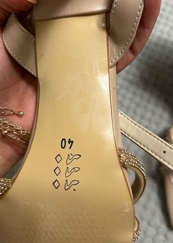 40 Beden altın Renk Bej Zincir Detaylı Stiletto Topuklu Kadın Ayakkabı