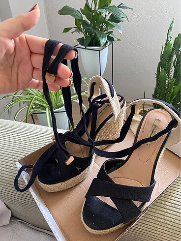 Stradivarius Dolgu topuk hasır ayakkabı