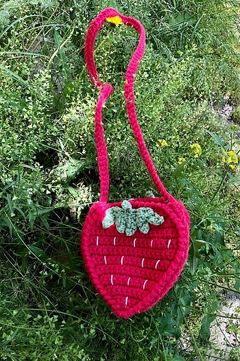 American Vintage Strawberry crochet bag