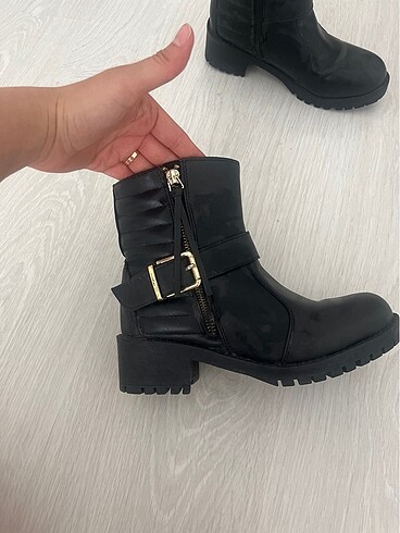 LC Waikiki Yarı bot