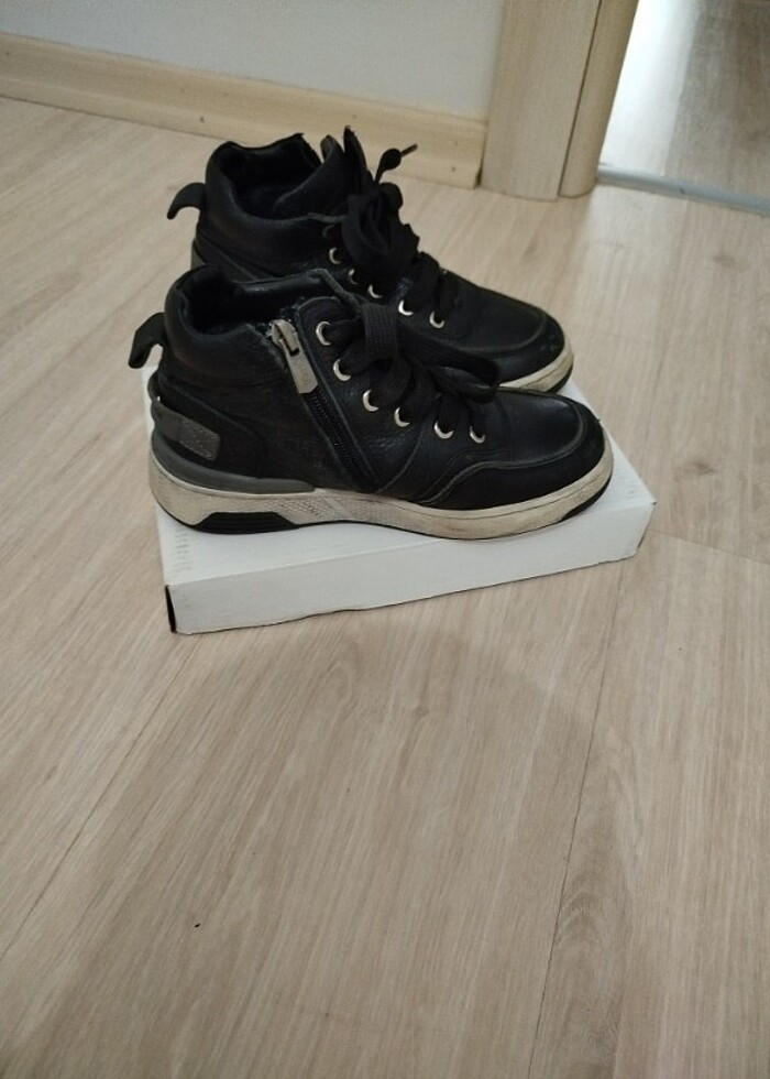 Cok kulanilmamis  guzel bi ayakabi Salam ve cok kaliteli duruyo - Görsel 2