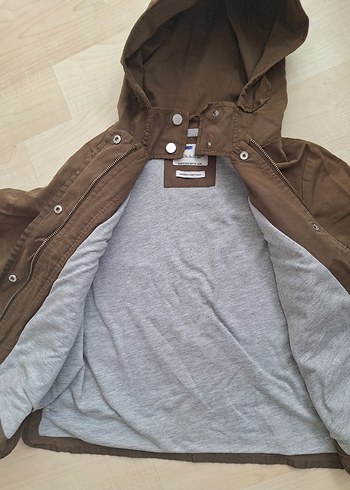 Kız Çocuk Kahverengi Kapüşonlu Düğmeli Ceket - Görsel 2