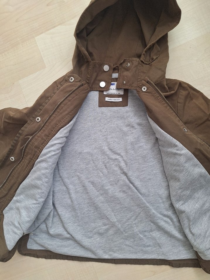 Kız Çocuk Kahverengi Kapüşonlu Düğmeli Ceket - Görsel 2