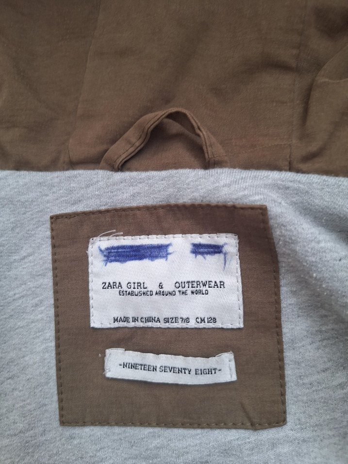 Kız Çocuk Kahverengi Kapüşonlu Düğmeli Ceket - Görsel 3