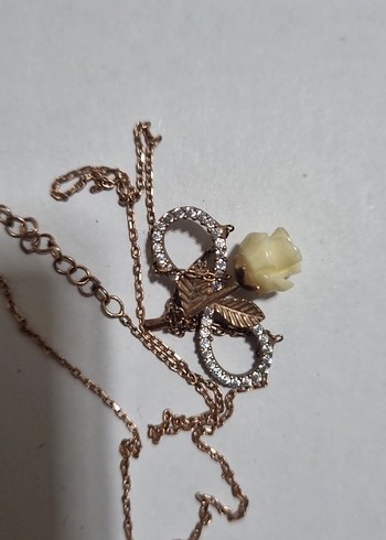 Beden rose gold 925 ayar gümüş gül figürlü kolye