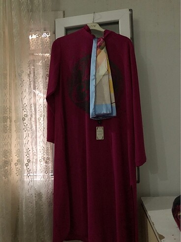 Mürdüm renki tunik elbise eşarpı ile birlkte