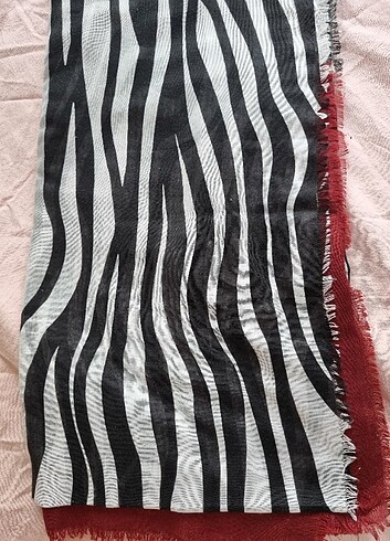 Zebra desenli şal