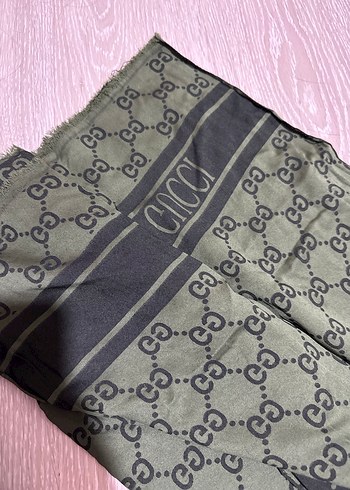 Beden Gucci desen şal