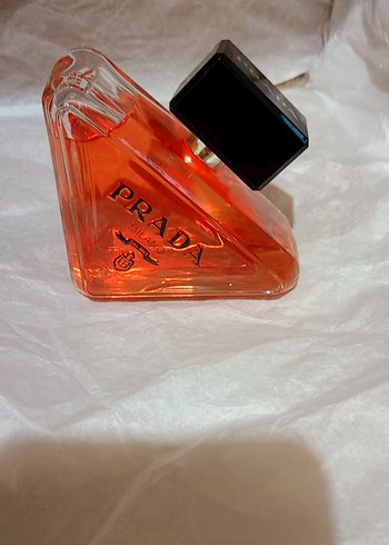 Prada Kadın Parfümü Şık Tasarım