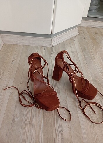 38 Beden kahverengi Renk Stradivarius topuklu bağcıklı sandalet