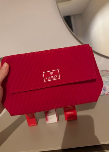 Shiseido Çantalı Set - Görsel 2