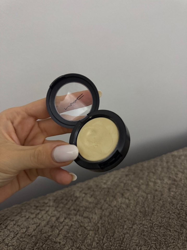 MAC Cream Colour Base Pearl Aydınlatıcı - Görsel 2