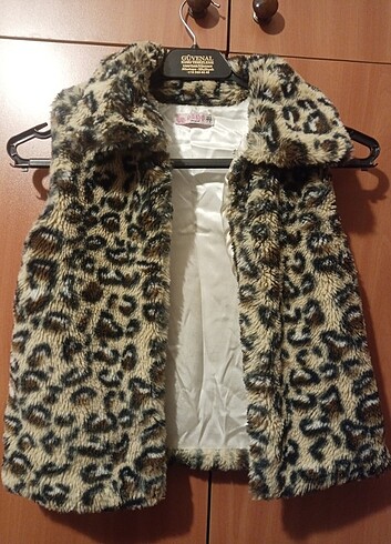 Kız çocuk yelek leoparlar desenli