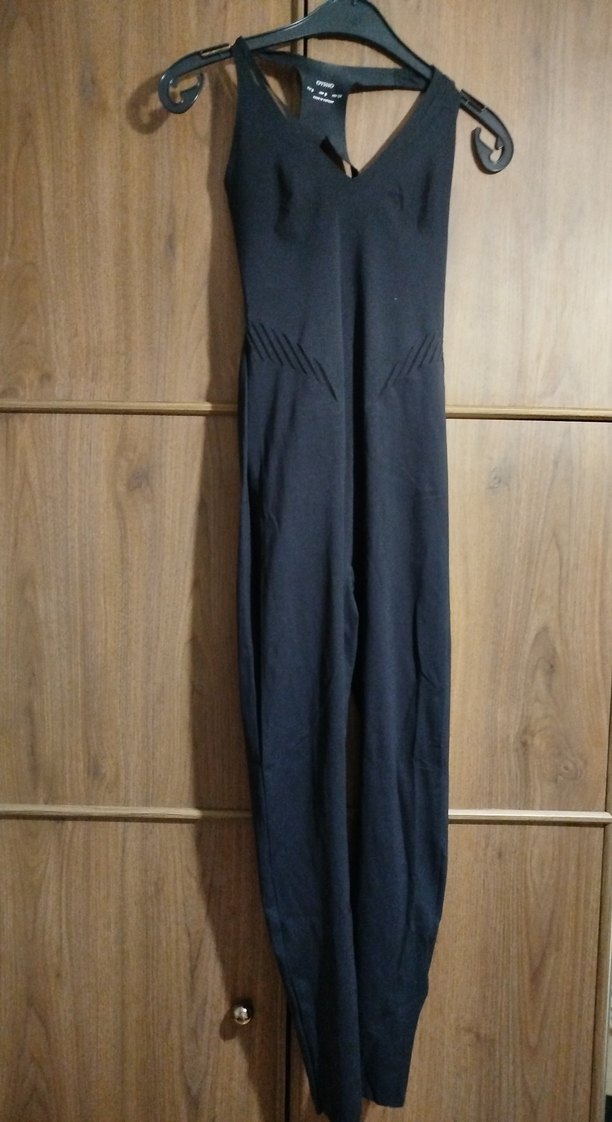 Siyah V Yaka İnce Askılı Uzun Kadın Spor Tulum - Görsel 2