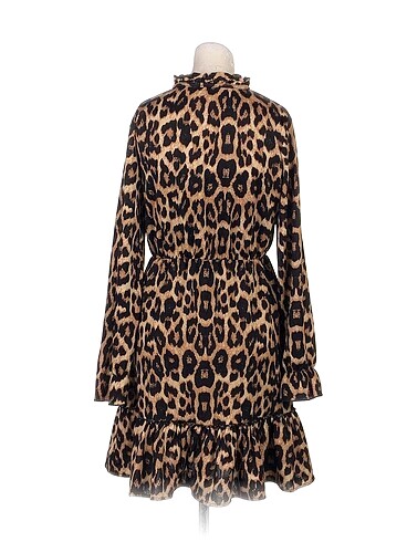 m Beden PreLoved Kısa Elbise %70 İndirimli.