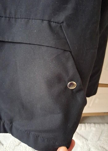 Kadın Siyah Kapüşonlu Fermuarlı Mont - Görsel 2