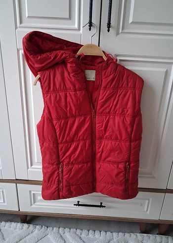 Kırmızı Kapüşonlu Fermuarlı Kadın Yelek - Görsel 2