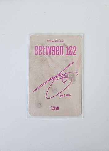 Tzuyu between 1&2 photocard