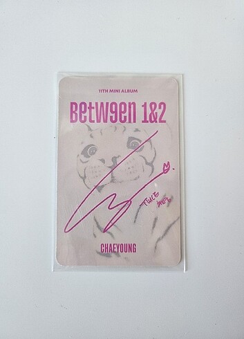 Chaeyoung between 1&2 photocard