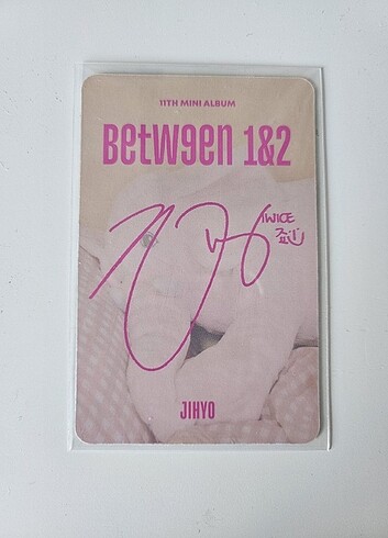 Jihyo between 1&2 photocard