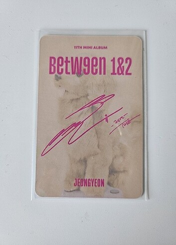 Jeongyeon between 1&2 photocard