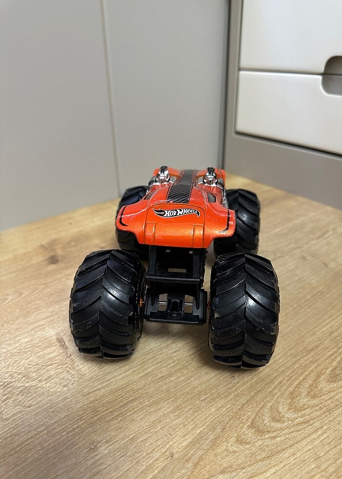Hot wheels monster trucks - Görsel 3