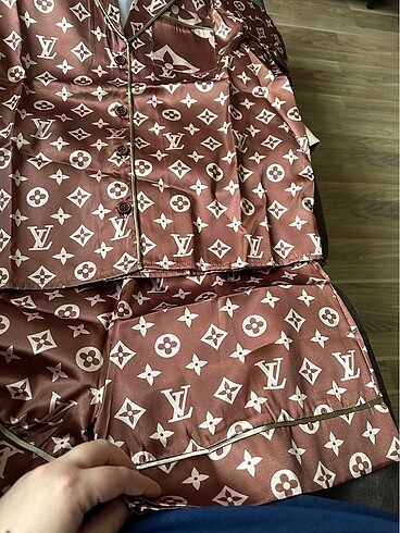 s Beden çeşitli Renk LV Saten Pijama Takım Small Kısa Kollu ve Şort