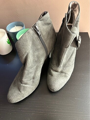 37 Beden gri Renk Kısa Zara Bot Bootie Füme Rengi 37 Numara Yeni Gibi
