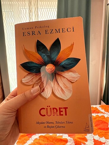  Esra Ezmeci Cüret Kitap