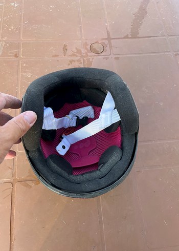 Pembe Baskılı Kayışlı Motosiklet Kaskı - Görsel 4