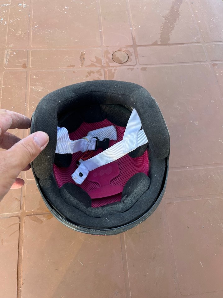 Pembe Baskılı Kayışlı Motosiklet Kaskı - Görsel 4