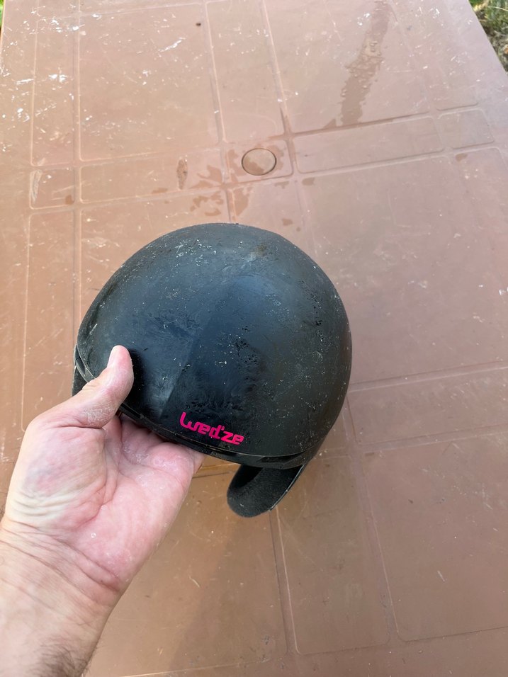 Pembe Baskılı Kayışlı Motosiklet Kaskı - Görsel 3