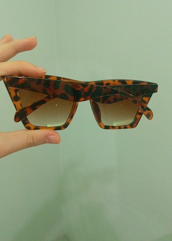 Şeffaf renkli kahverengi retro kadın güneş gözlüğü - Görsel 2